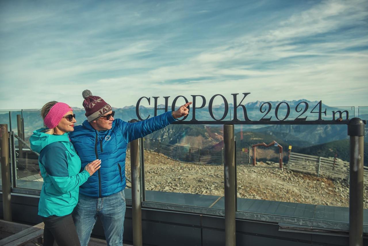 Noc Na Chopku, Rotunda Hotel Deménvölgy Kültér fotó