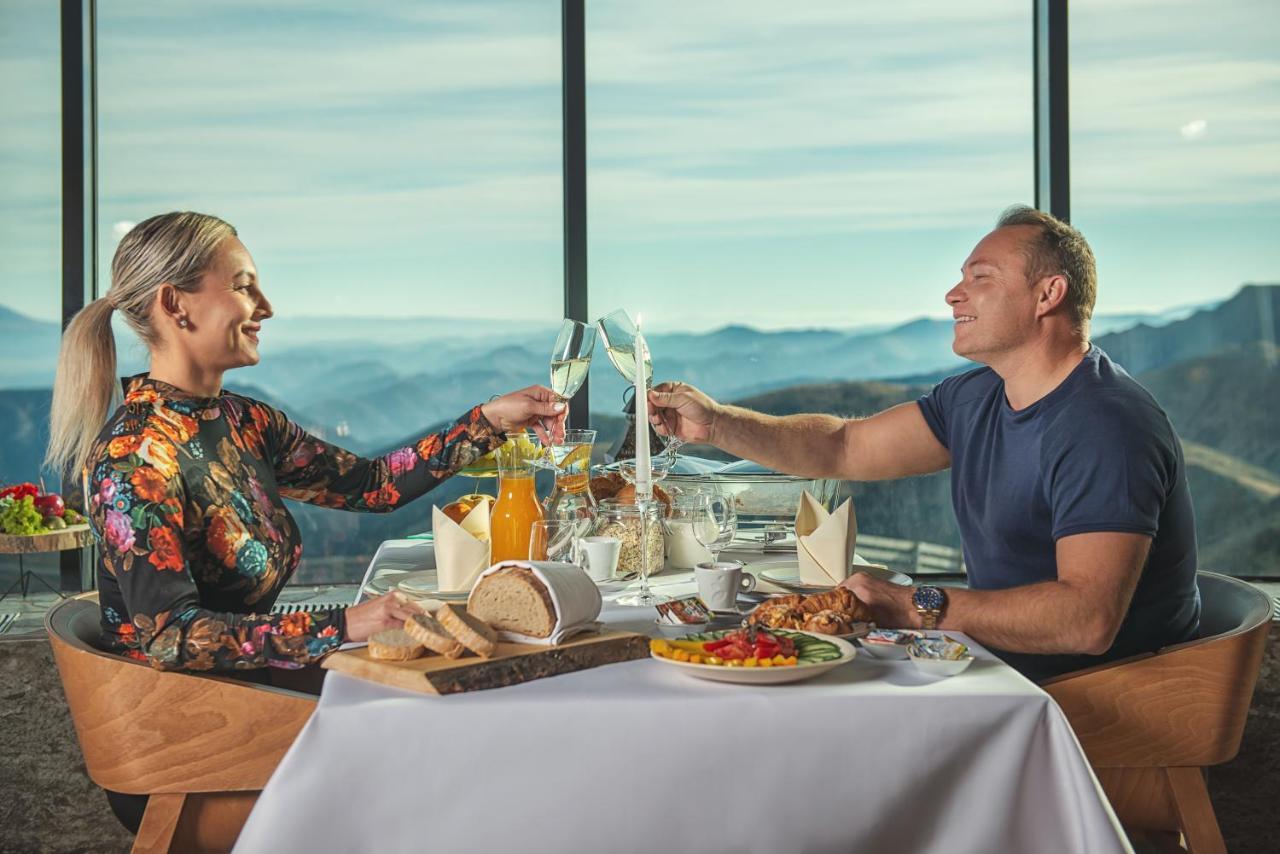 Noc Na Chopku, Rotunda Hotel Deménvölgy Kültér fotó