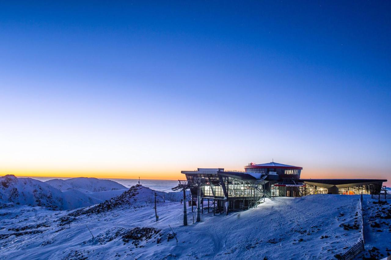 Noc Na Chopku, Rotunda Hotel Deménvölgy Kültér fotó