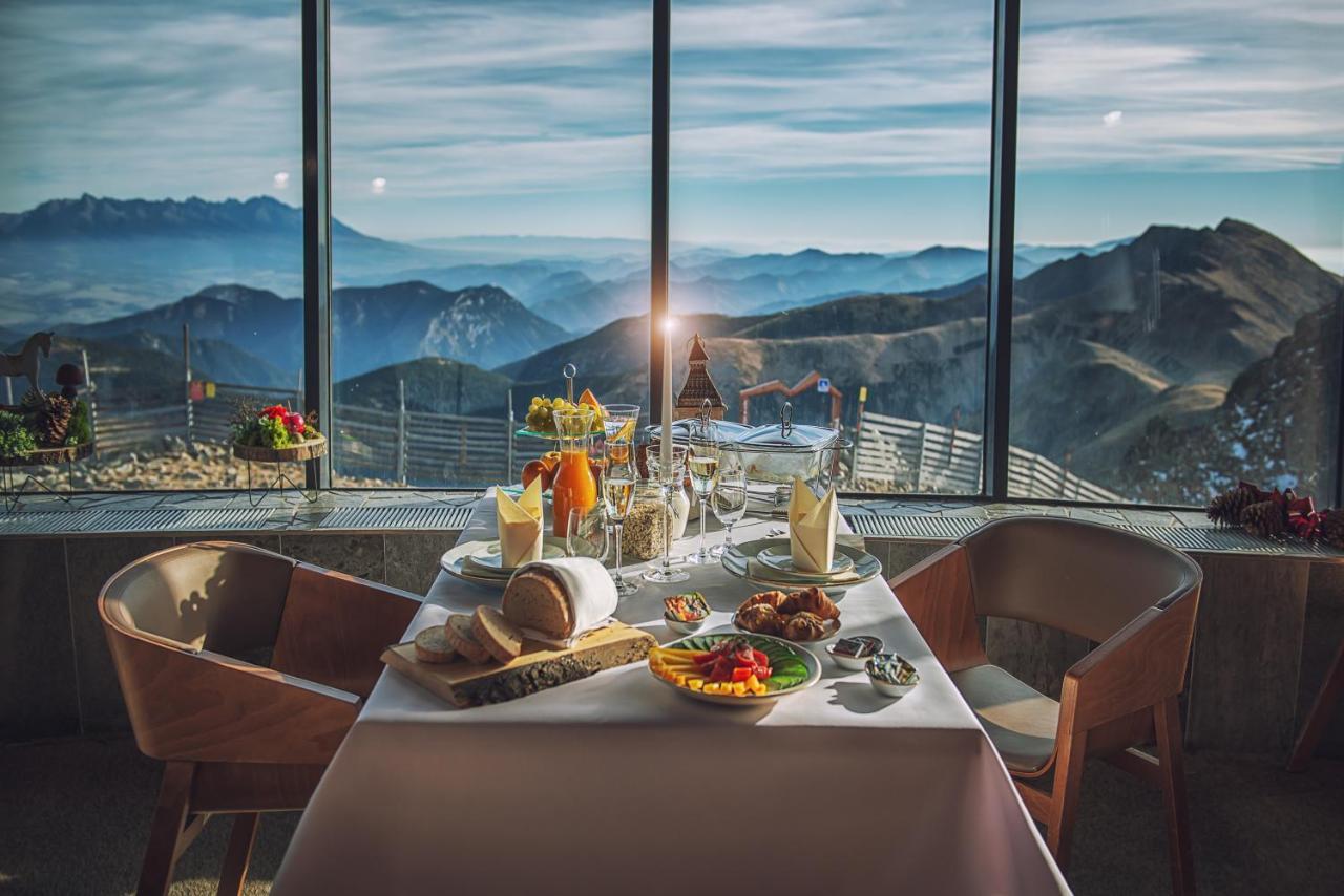 Noc Na Chopku, Rotunda Hotel Deménvölgy Kültér fotó