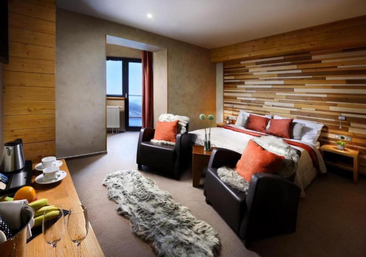 Noc Na Chopku, Rotunda Hotel Deménvölgy Kültér fotó