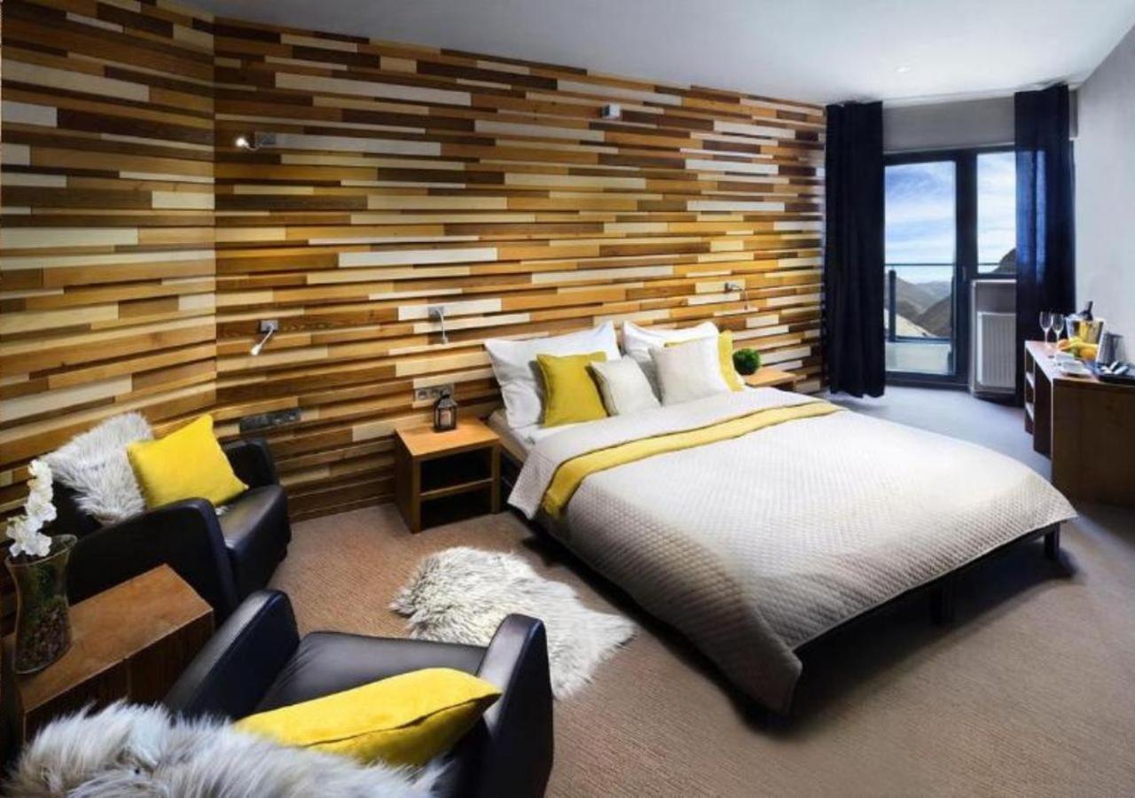 Noc Na Chopku, Rotunda Hotel Deménvölgy Kültér fotó