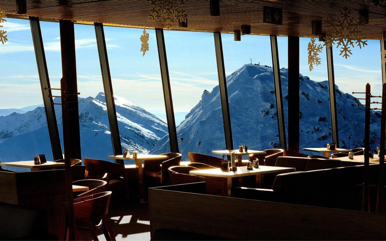 Noc Na Chopku, Rotunda Hotel Deménvölgy Kültér fotó