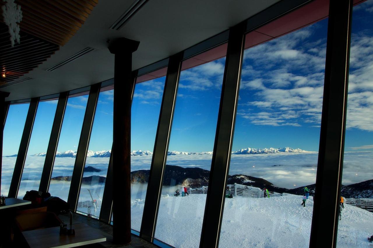 Noc Na Chopku, Rotunda Hotel Deménvölgy Kültér fotó